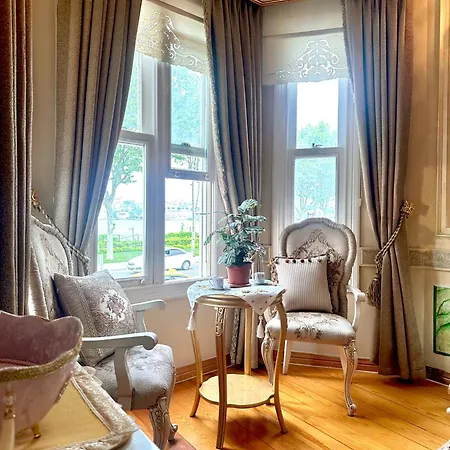 Castello Bella Balat Apart 3*